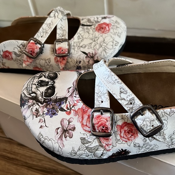 Cella-Painted floral Skull cross-strap mule white/pink design-NIB LAST PAIR!!! - Picture 6 of 10